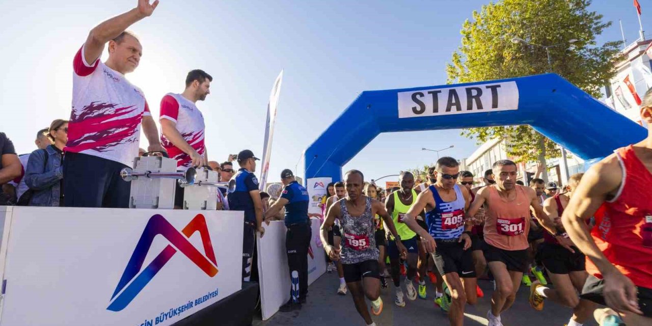16. Uluslararası Tarsus Yarı Maratonu Koşuldu