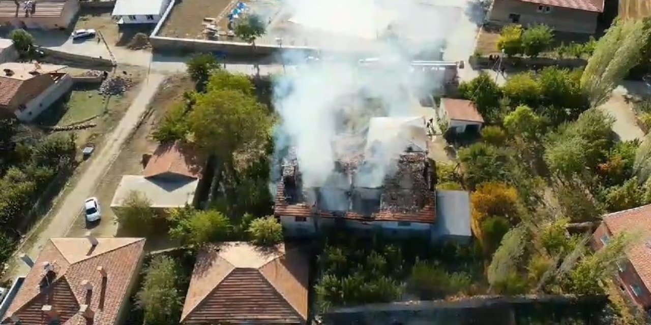 Müstakil Ev Çıkan Yangında Kullanılamaz Hale Geldi