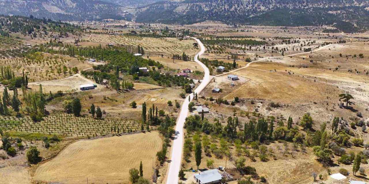 Mut’ta Yol Bakım Çalışmaları Sürüyor