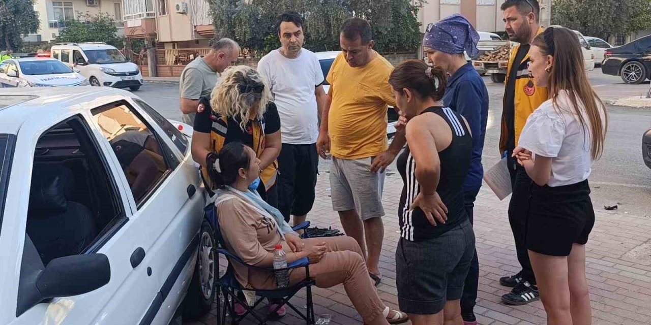 Kaza Yapan Sürücüyü Eşi Hastaneye Göndermedi, Vatandaşların Israrı İle Gitti