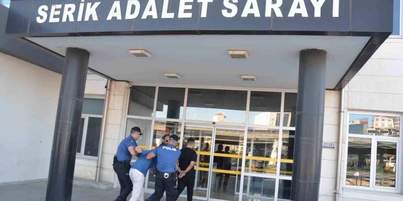 Servis Aracı Bekleyenleri Kurşun Yağmuruna Tuttular: 3 Gözaltı