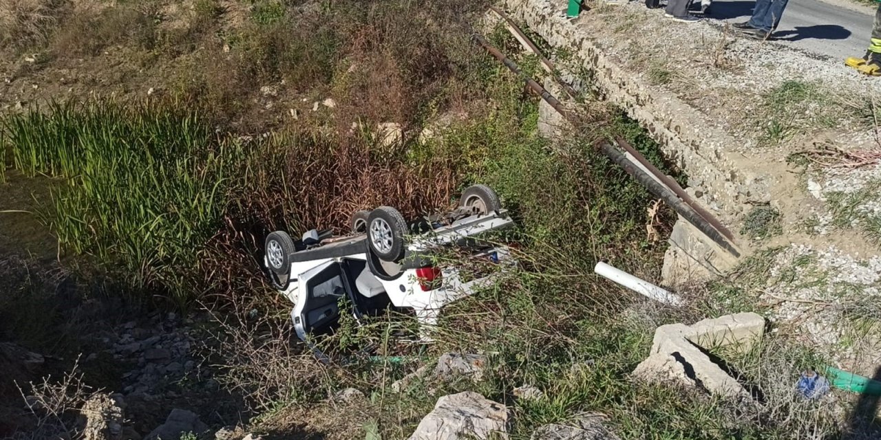 Otomobil Sulama Kanalına Uçtu: 3 Yaralı