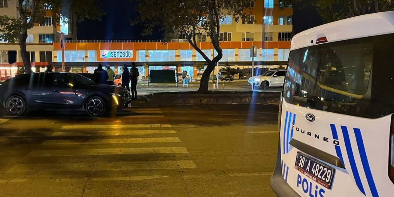 Karşıya Geçmek İsterken Otomobilin Çarptığı Çocuk Ağır Yaralandı