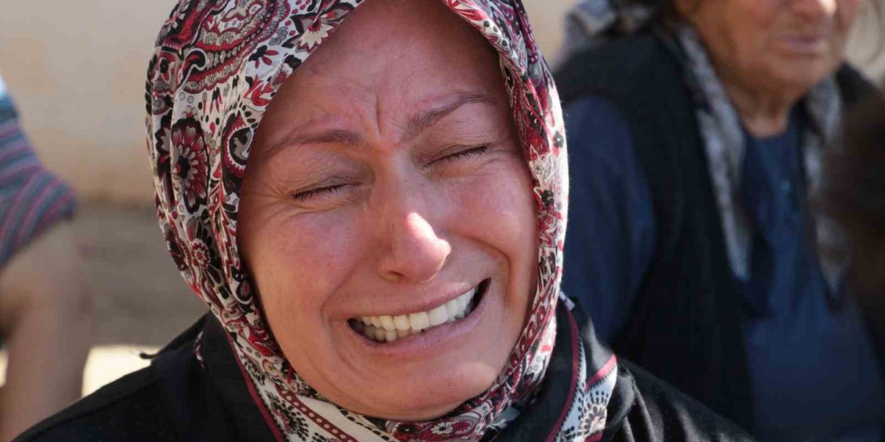 Yangında Kurbanlık 50 Hayvanı Telef Olan Besici Kadın Gözyaşlarına Boğuldu