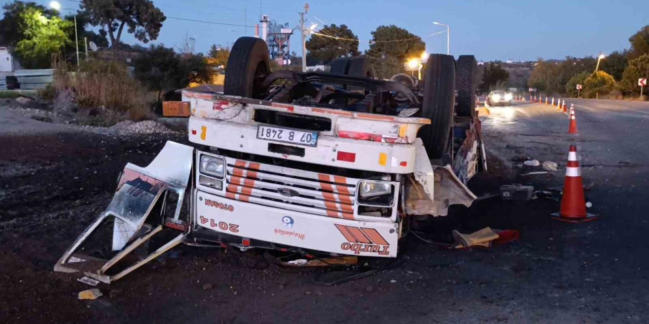 Freni Patlayan Gübre Yüklü Kamyon Uygulama Noktasına Daldı, Facianın Eşiğinden Dönüldü