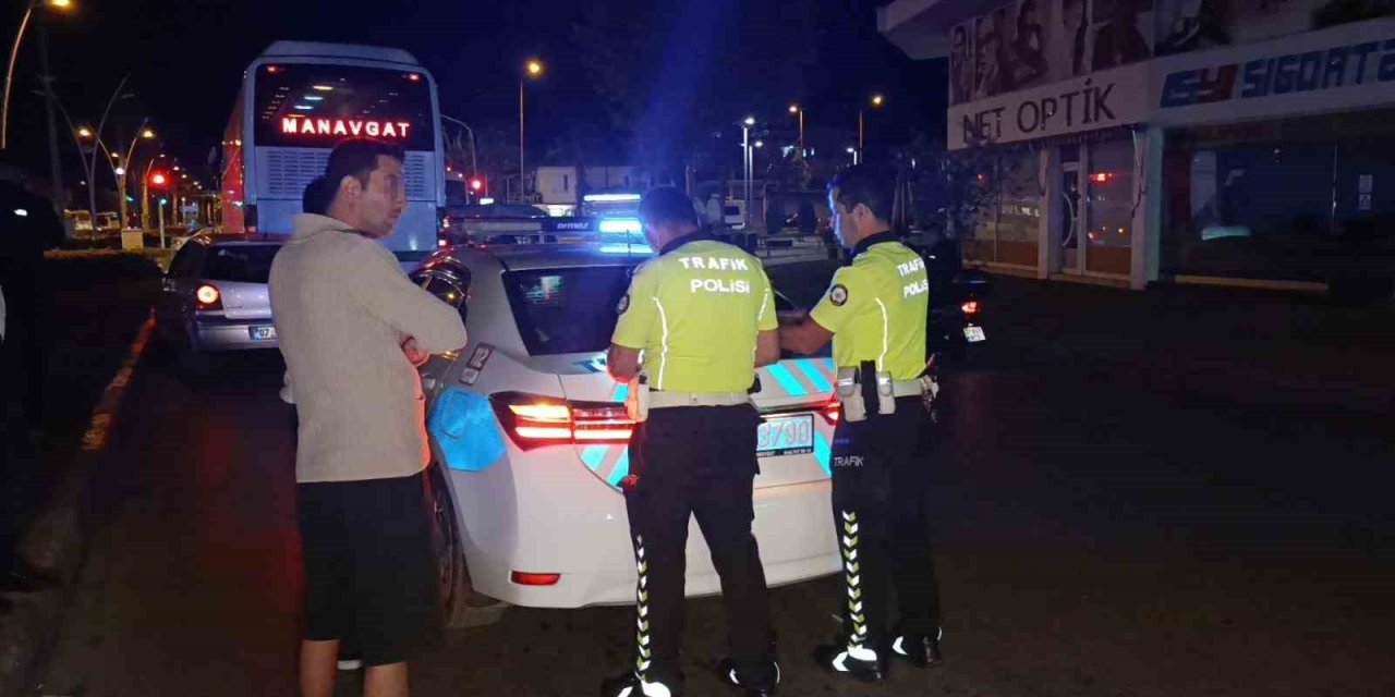 Alkolmetreyi Üflemeyen Sürücü Olay Yerinden Kaçtı, Ehliyetine 2 Yıl El Konuldu