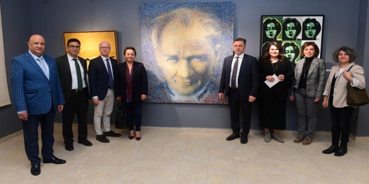 “cumhuriyetin İzleri-güzel Sanatlar Eğitimi Bölümü Öğretim Elemanları Ve Mezunları Karma Cumhuriyet Sergisi” Açıldı