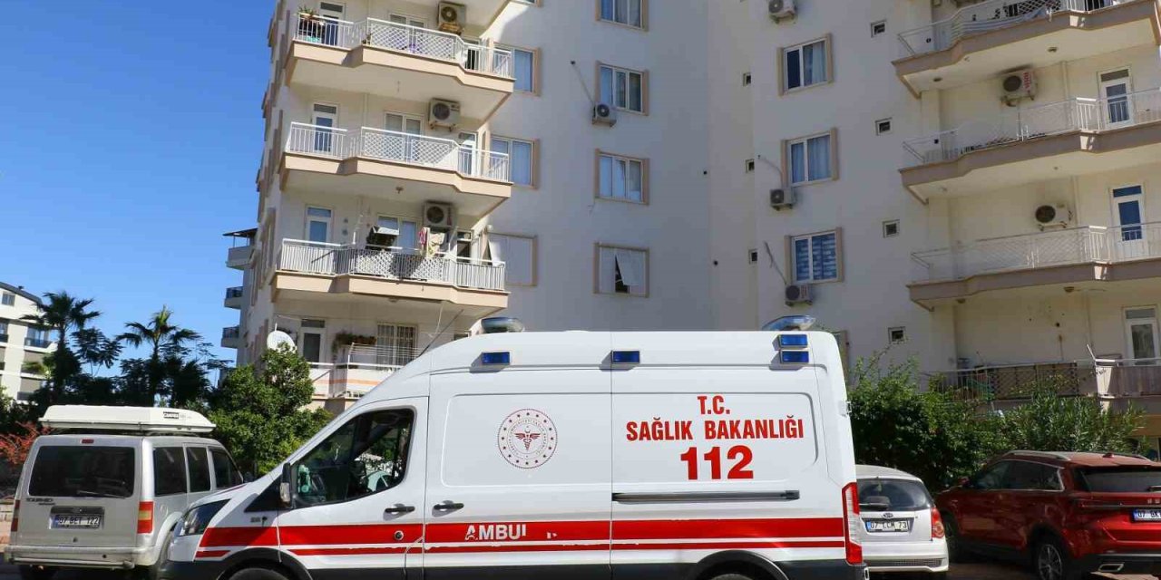 Eski Eşini Almaya Gitmeyen Avukat Evinde Ölü Bulundu