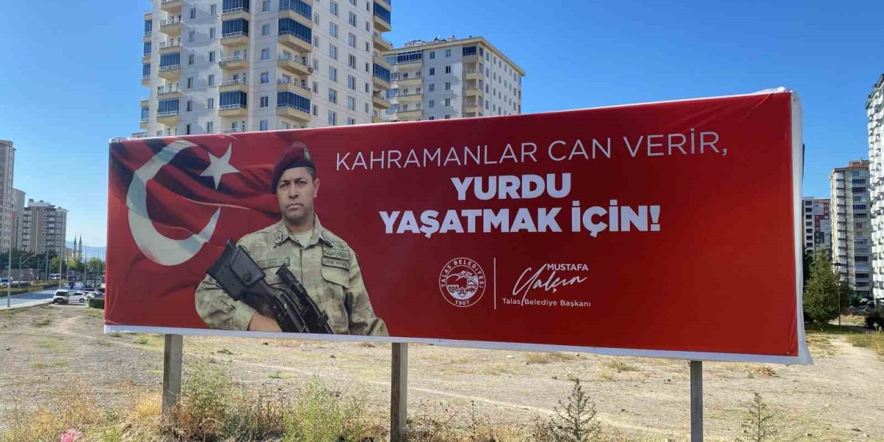 Başkan Yalçın; Sevincini Ömer Halisdemir’li Görselle Yansıttı