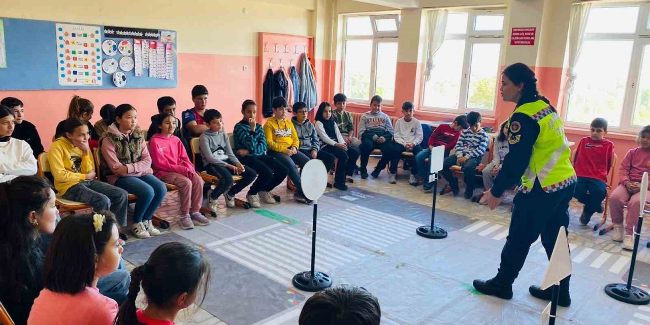 Sarıoğlan’da Öğrencilere Trafik Eğitimi Verildi