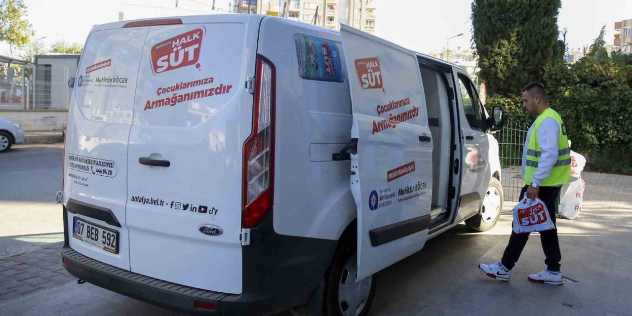 Antalya’da Her Ay 8 Bin Aileye Süt Desteği
