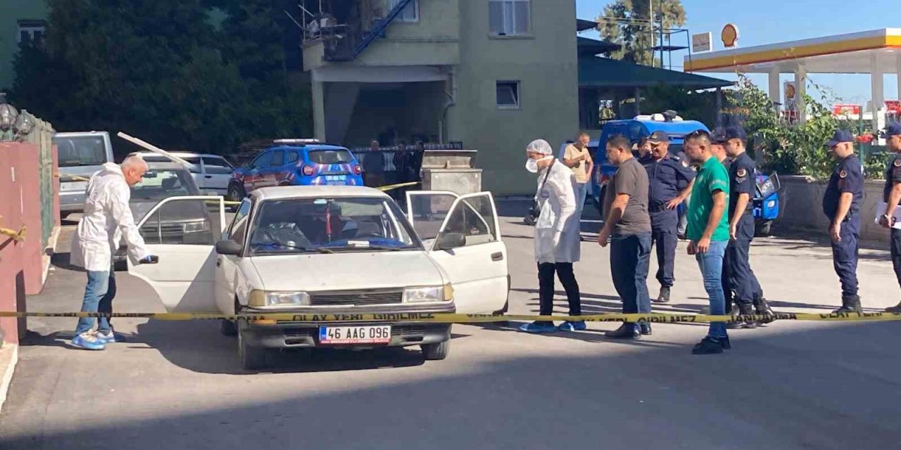 Karısını Öldürüp İntihar Etti