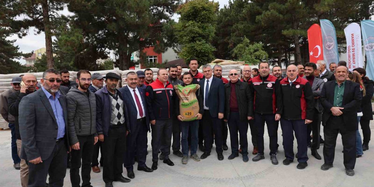 Doğal Afetler Nedeniyle Mağdur Olan Çiftçilere Tohum Desteği