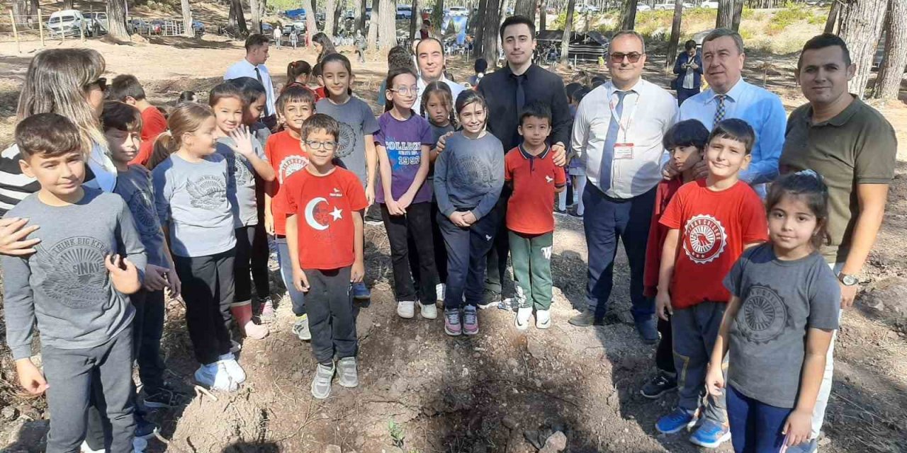 Kumluca’da Cumhuriyet’in 101. Yılı Anısına 450 Fidan Dikildi
