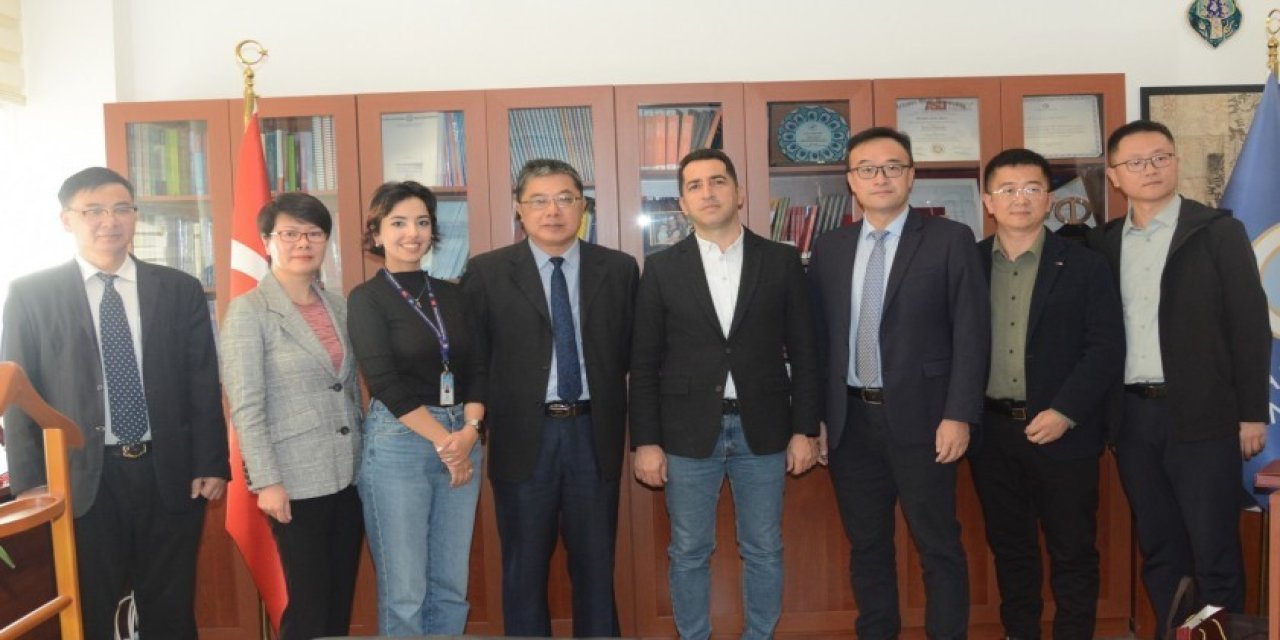 Çinli Akademisyenlerden Engelliler Araştırma Enstitüsü’ne Ziyaret