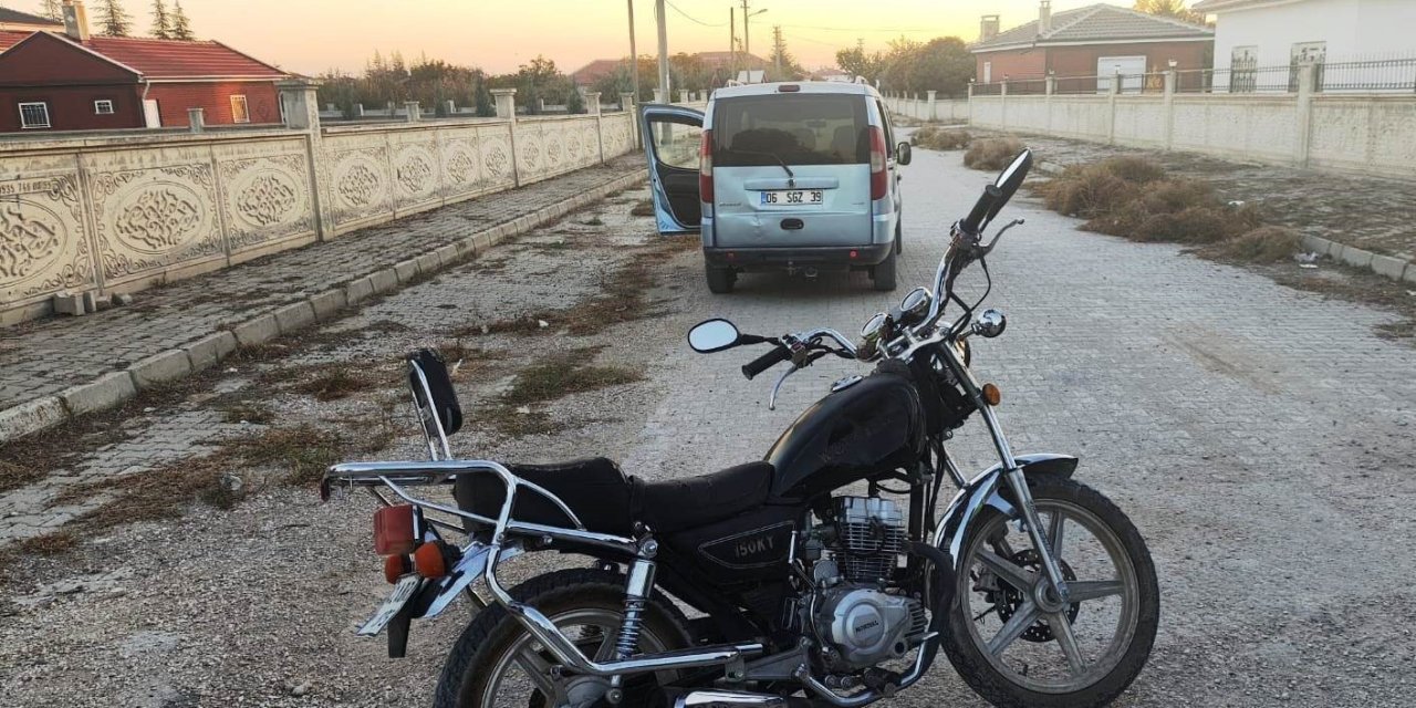Konya’da Hafif Ticari Araçla Motosiklet Çarpıştı: 1 Yaralı