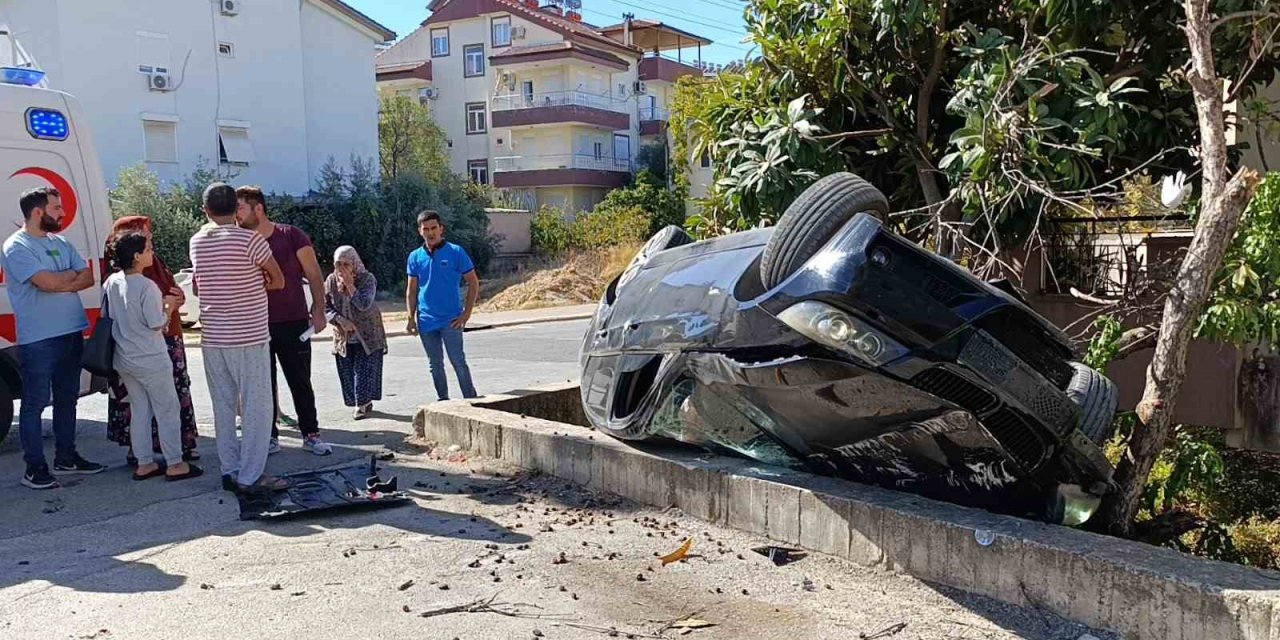 İstinat Duvarına Çarptı, Bahçeye Uçup Ters Döndü