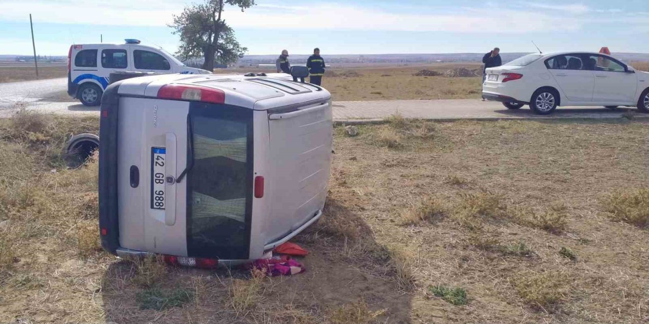 Hafif Ticari Araç Devrildi, Sürücü Kazayı Yara Almadan Atlattı