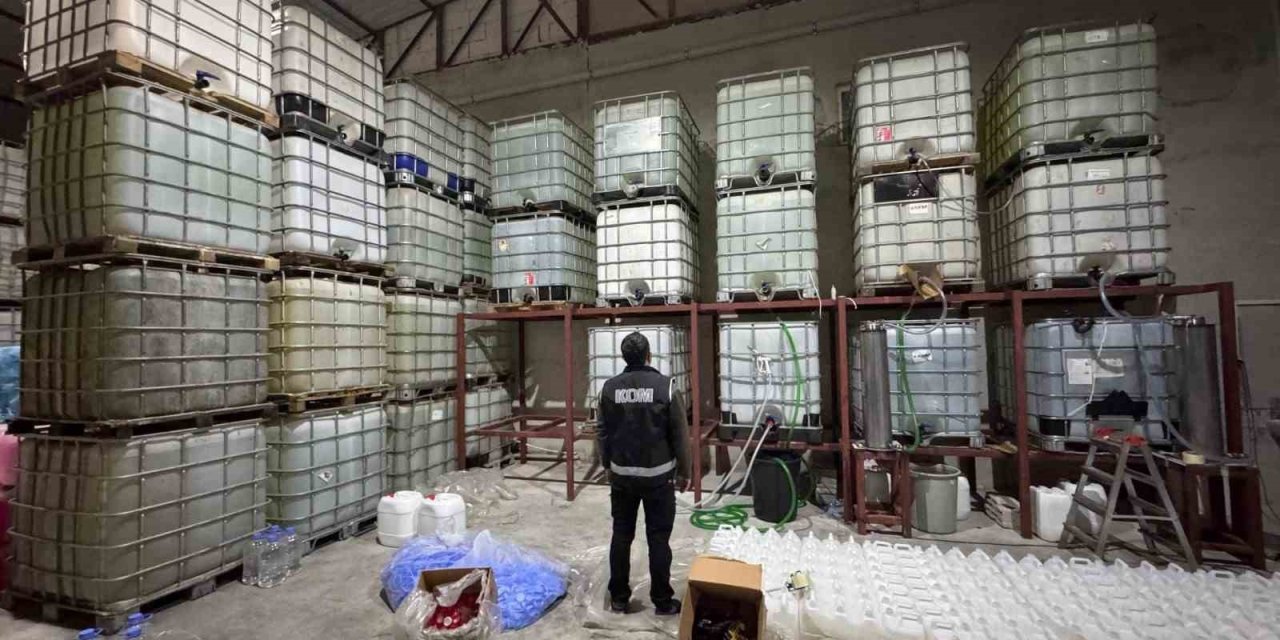 Kaçak Alkol Fabrikasına Operasyon: 30 Milyon Lira Değerinde Malzemeye El Konuldu