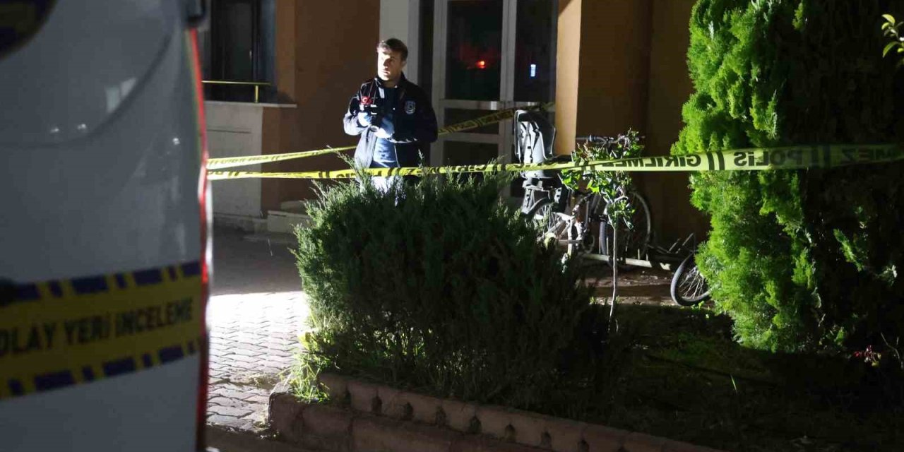 Kadın Öğretmen Özel Ders Vermeye Gittiği Site Önünde Kocası Tarafından Öldürüldü