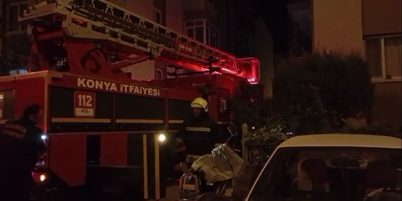 Konya’da Balkonda Mahsur Kalan Kedi Kurtarıldı