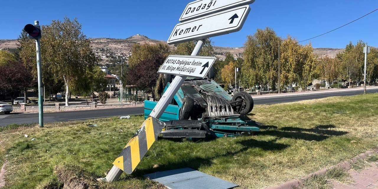 Tırla Çarpışan Otomobil Takla Attı: 1’i Ağır 4 Yaralı