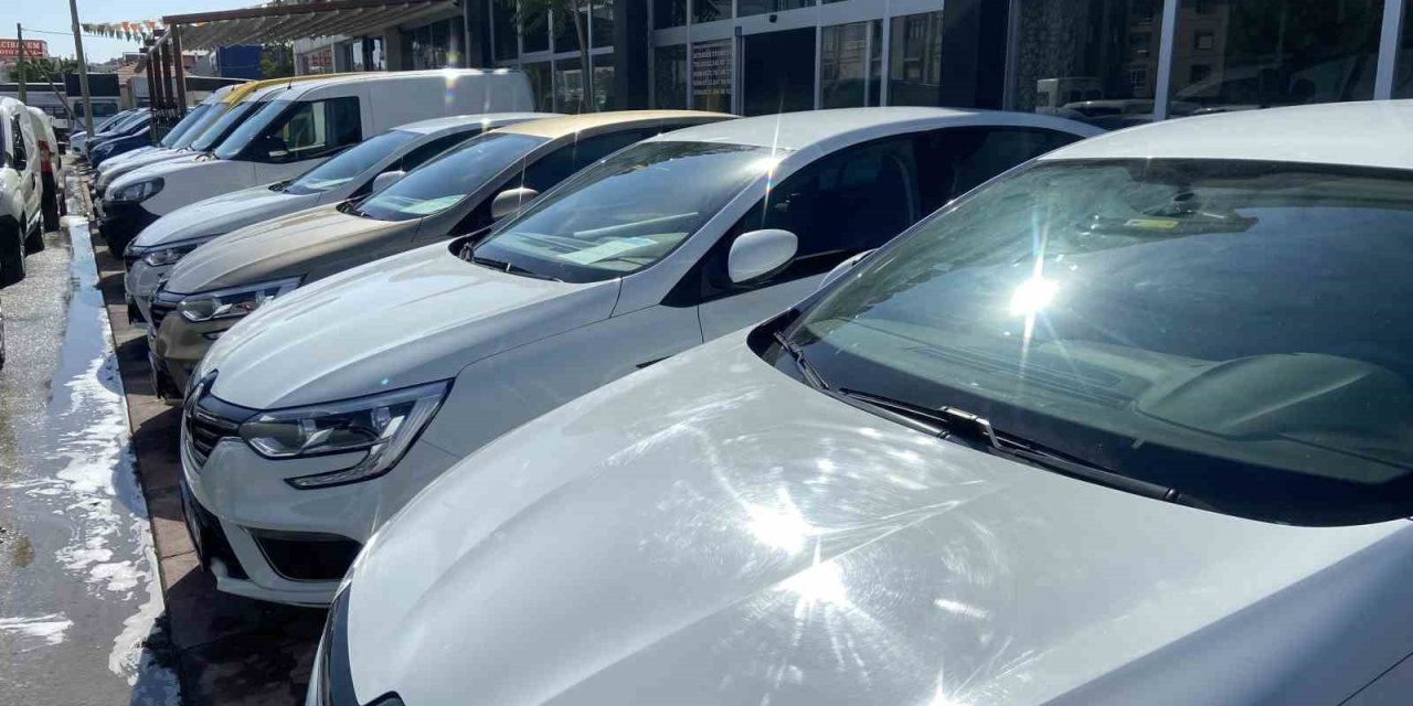 Galericiler: "araç Piyasası Faiz Oranlarının Düşmesini Bekliyor"