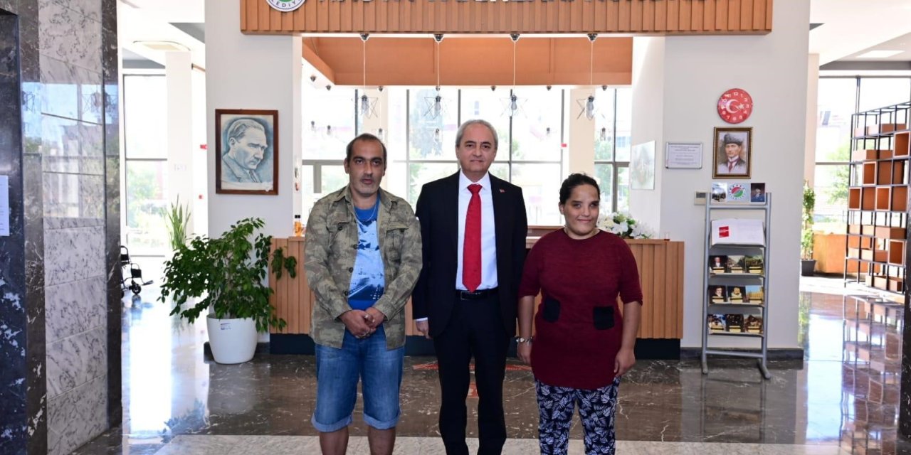 Kepez Belediyesi, Çocukları Yoğun Bakımdayken Sokakta Kalan Olan Aileyi Konukevine Yerleştirdi