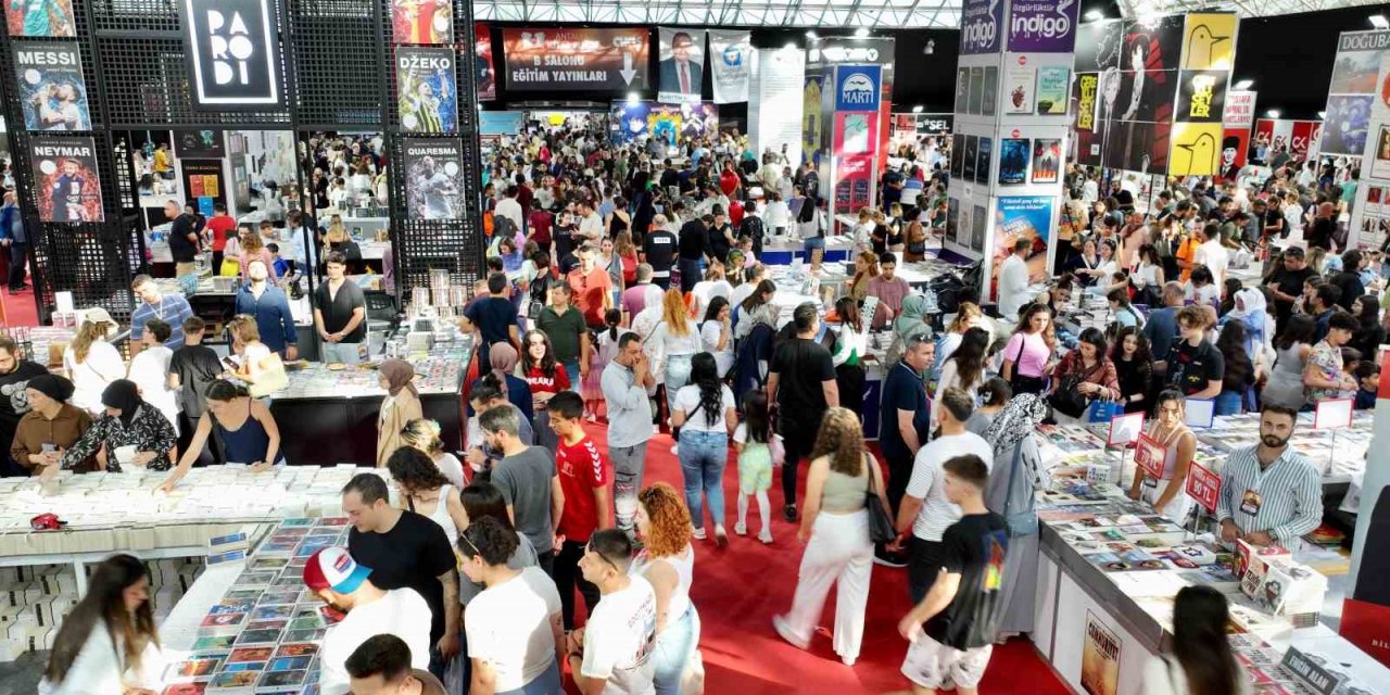 Antalya Kitap Fuarı’nda Genç Yazarlar Okurlarıyla Buluştu