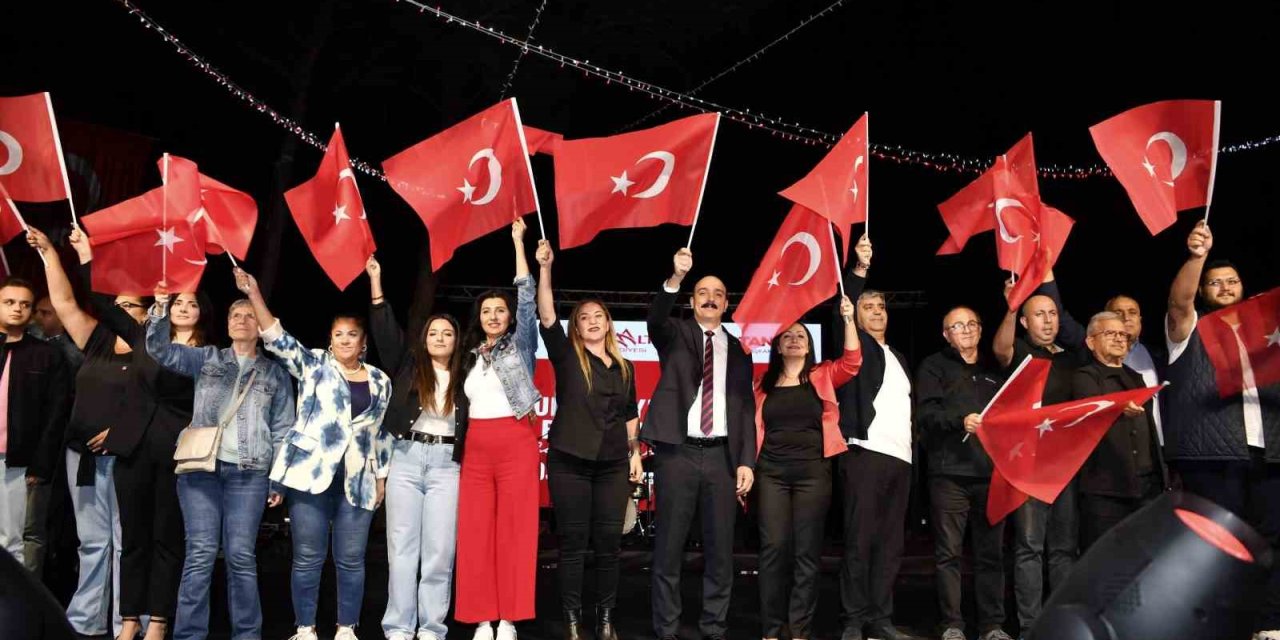 Konyaaltı Belediyesi, Cumhuriyet’i Hayatpark’ta Kutladı