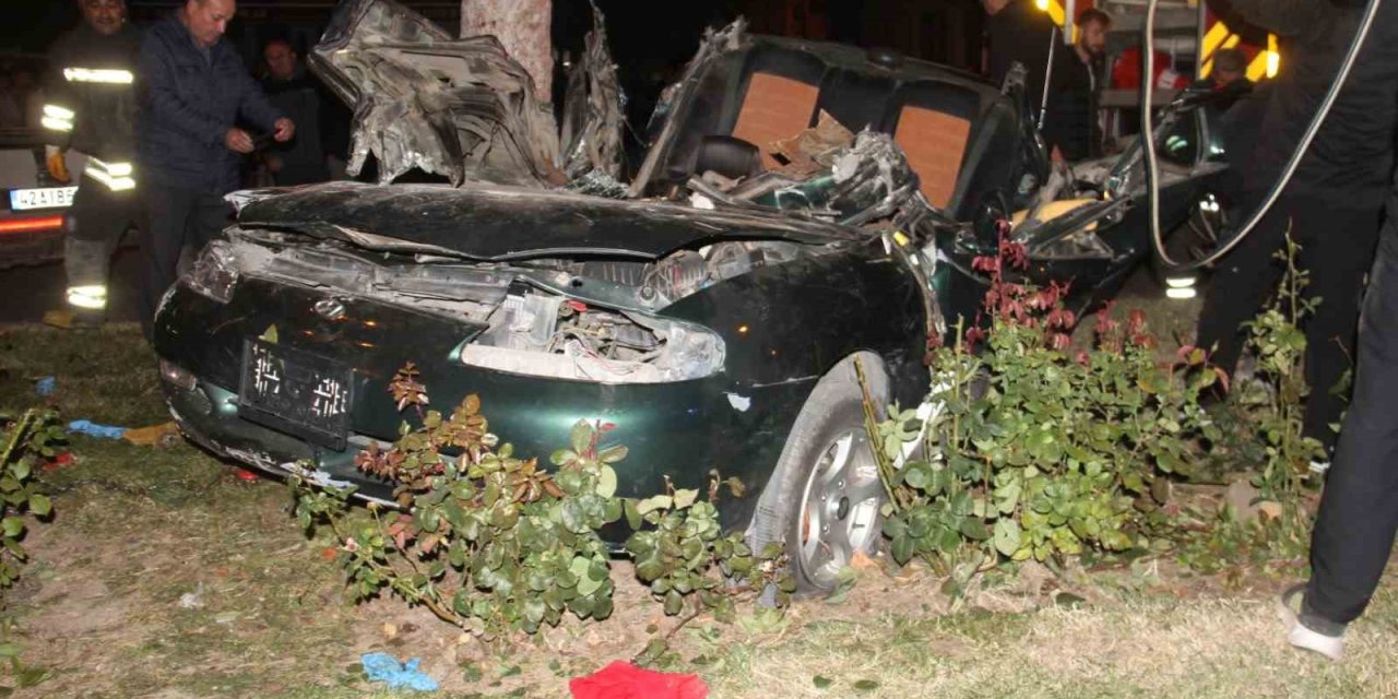 Ağaca Çarpan Otomobilin Sürücüsü Hayatını Kaybetti