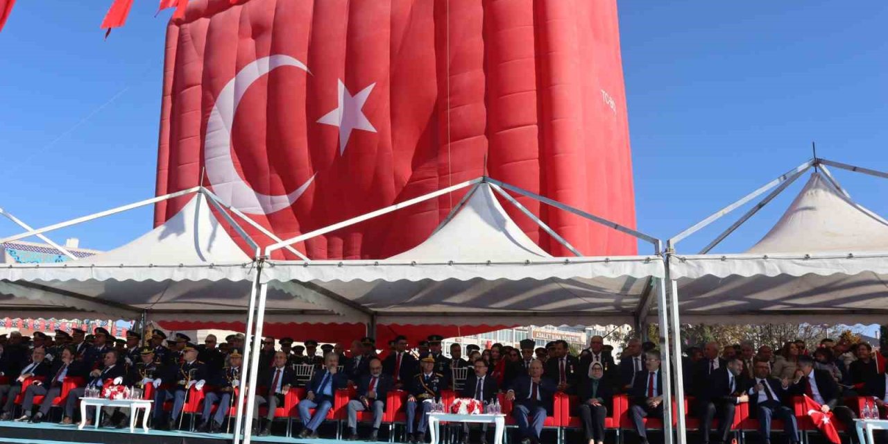 Kayseri’de Dev Sıcak Hava Balonlu 29 Ekim Kutlaması