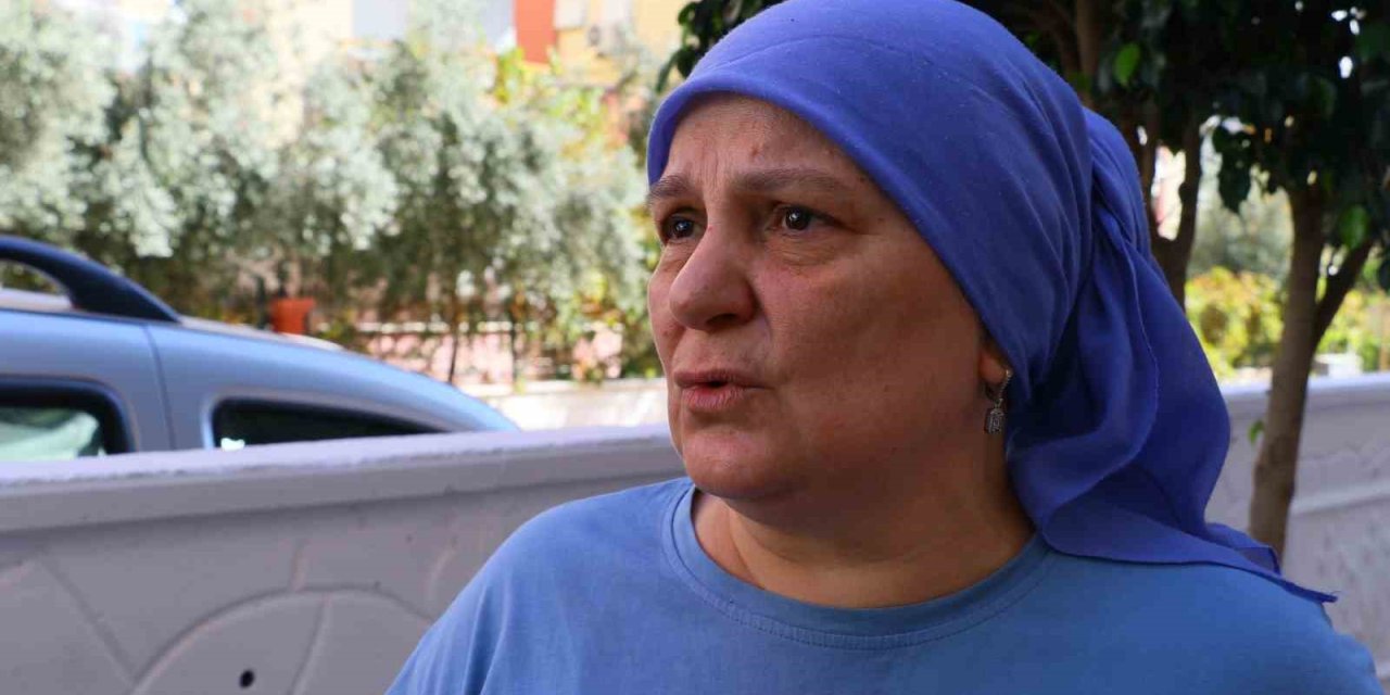 Yangını Gören Komşular Karşı Balkondan Hortumla Alevlere Müdahale Etti