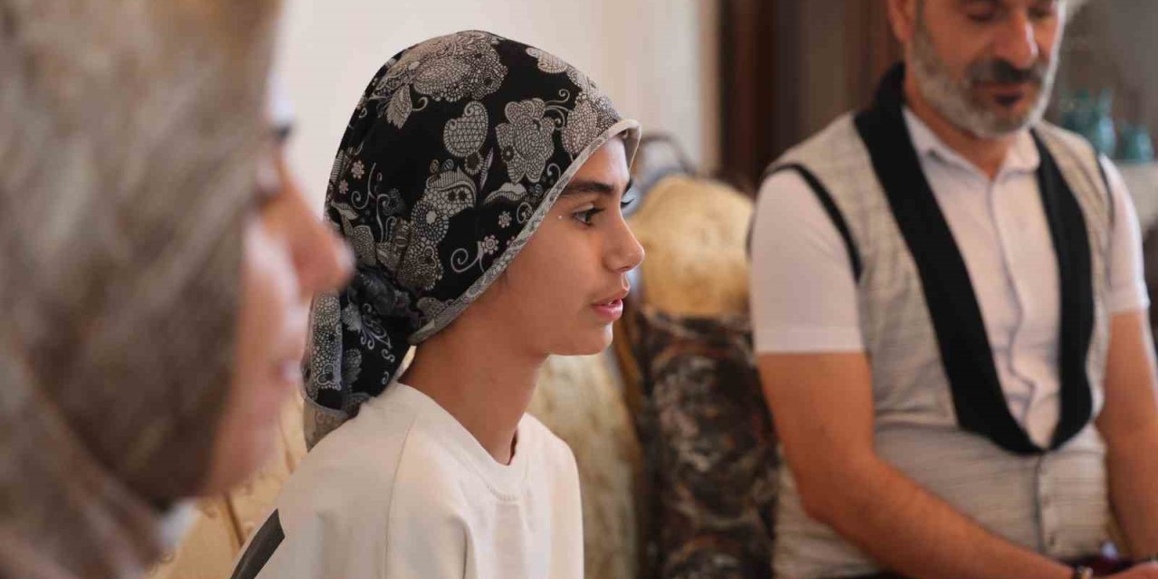 14 Yaşındaki Fatma Zehra Lösemi Hastalığını Yendiği Gün, 3 Bayramı Bir Anda Kutladı