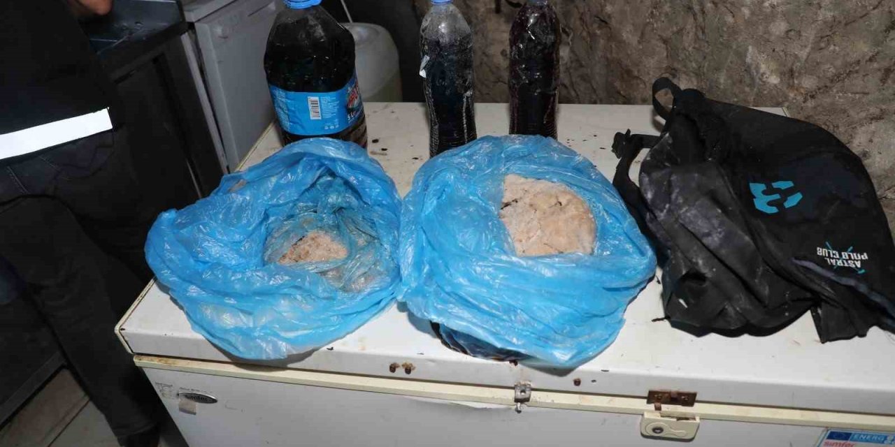 Mersin’de İş Yerini Uyuşturucu İmalathanesine Çevirmişler: 4 Tutuklama
