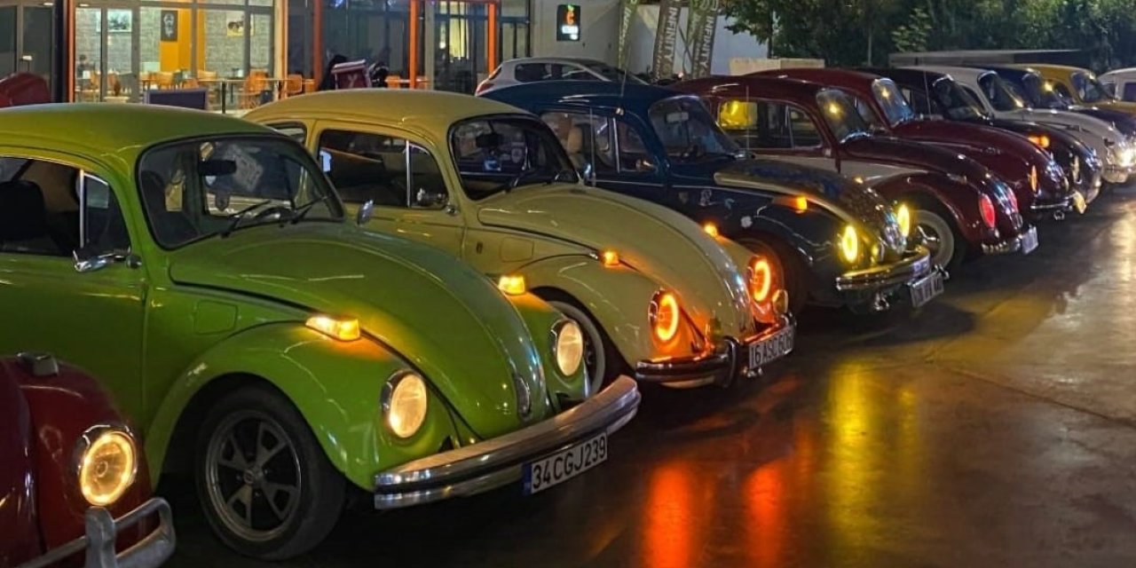 Klasik Araç Sevdalıları Cumhuriyet Bayramı Kutlamalarını Renklendirdi