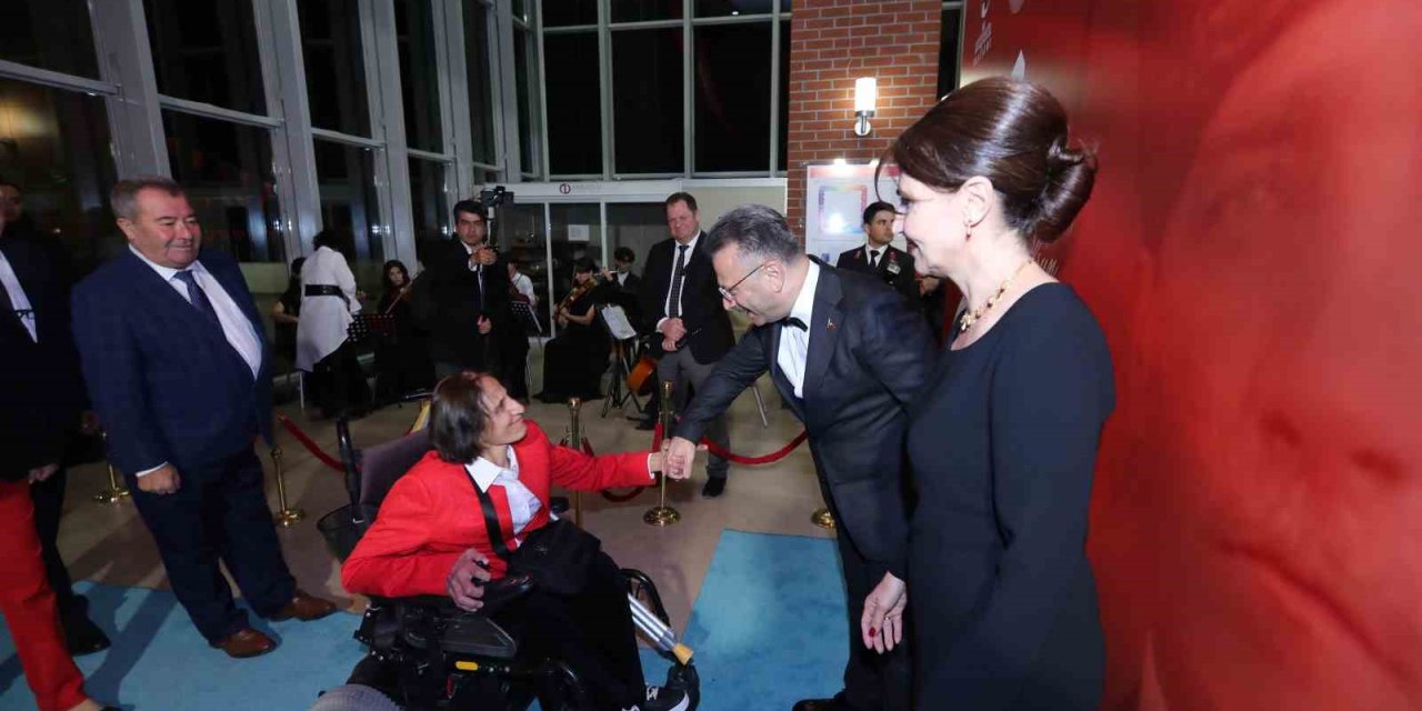 Vali Aksoy Ve Eşi Cumhuriyet Bayramı Dolayısıyla Kabul Töreni Gerçekleştirdi