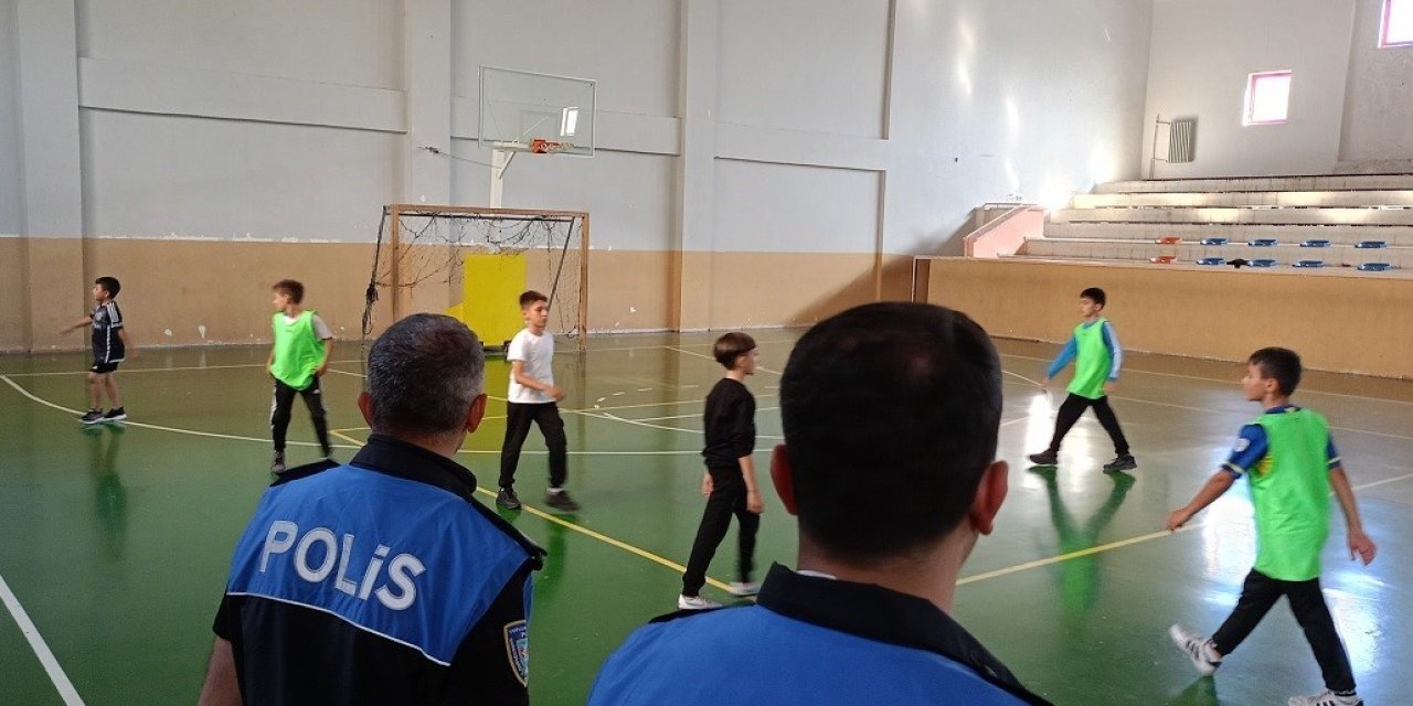 Emniyet Güçlerinden Çocukların Doğru Aktivitelerde Bulunması İçin Etkinlik