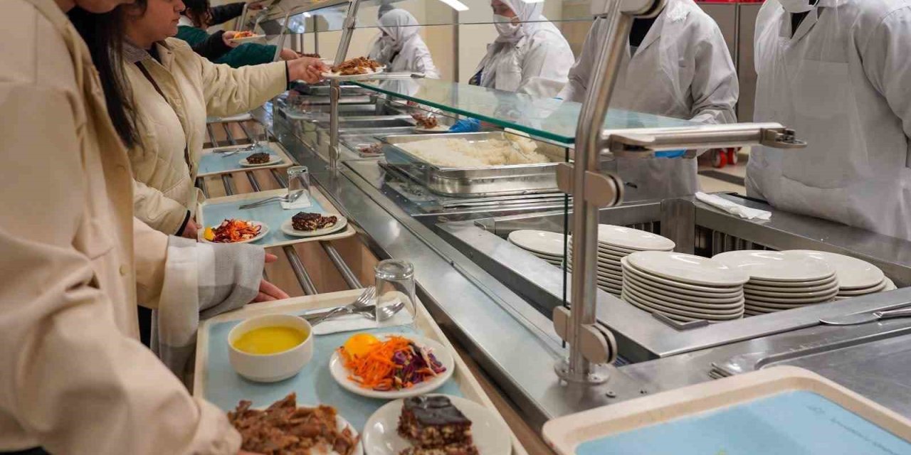 Anadolu Üniversitesi Bin 100 Öğrenciye Ücretiz Yemek Bursu Sağlıyor