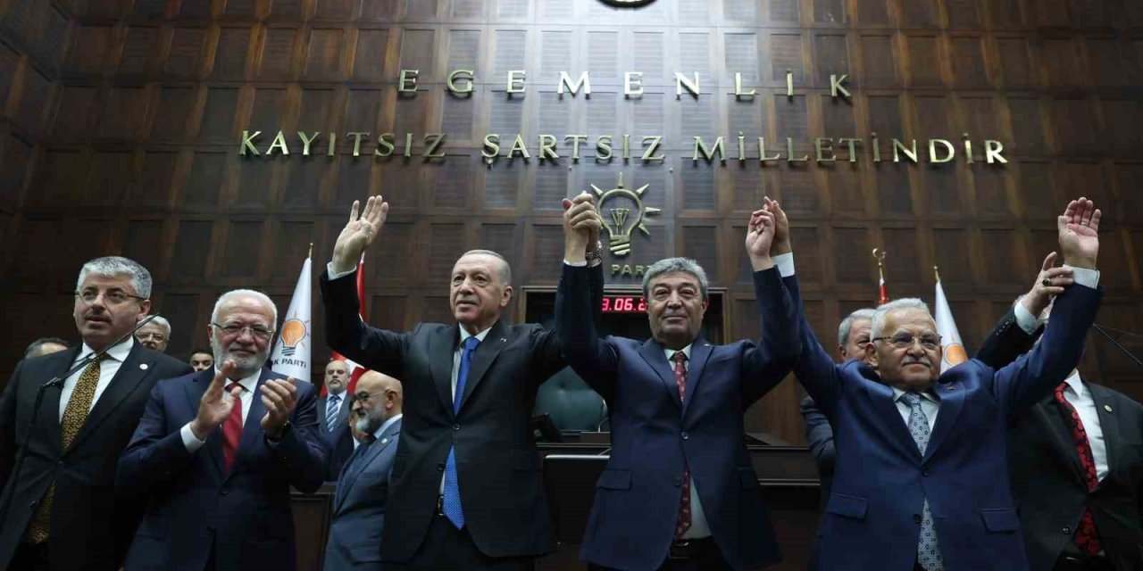 Ak Parti Grup Toplantısına Katılan Büyükkılıç; Ataş’ı Tebrik Etti