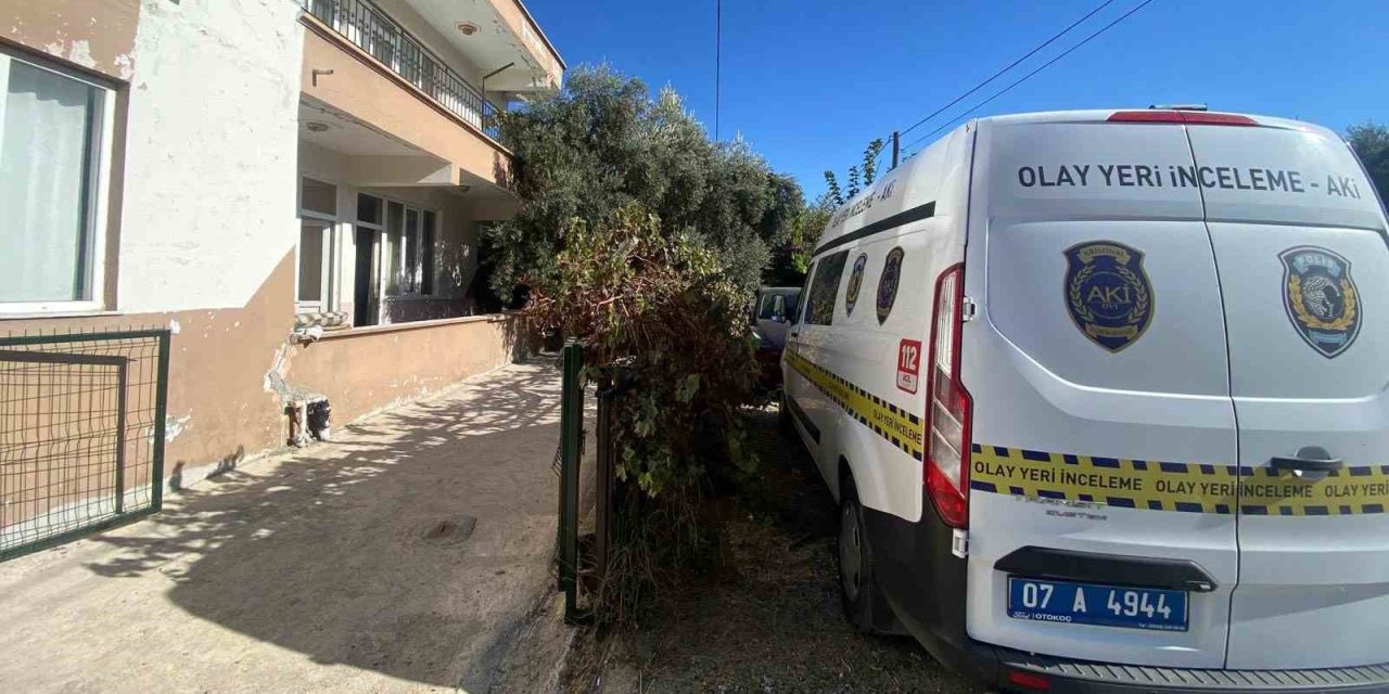 76 Yaşındaki Adam Evinde Ölü Bulundu