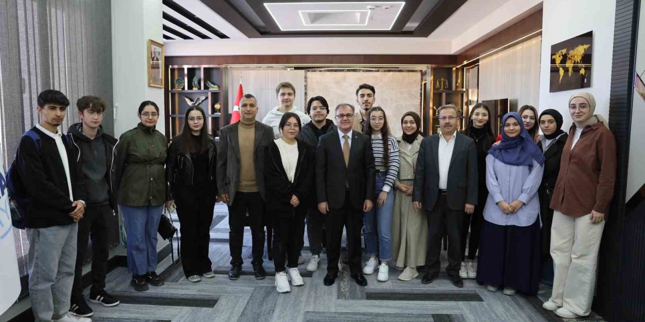 Başkan Özdoğan’dan Başarılı Yks Öğrencilerine Altın Hediyesi