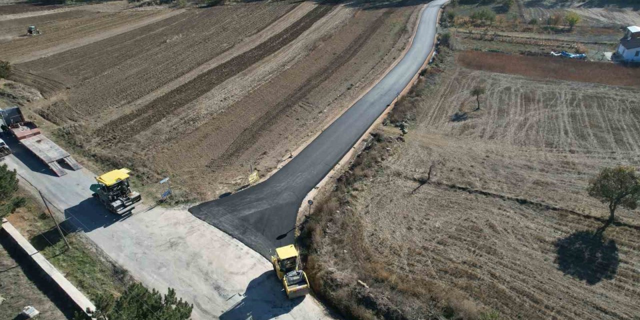 Yıllardır Çözülemeyen Erenköy - Çokçapınar Yolunun Sıcak Asfalt Yapım Çalışması Tamamlandı