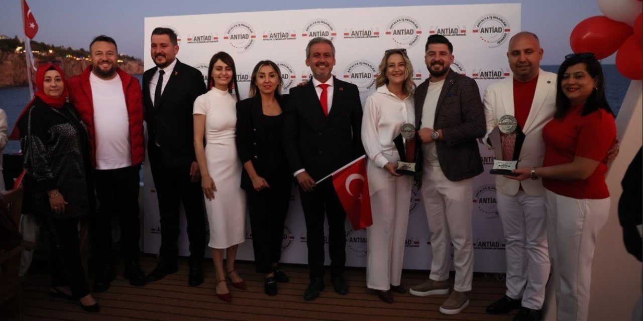 Antalya İş İnsanları Derneği, Cumhuriyet’in 101’nci Yılını Gemide Kutladı