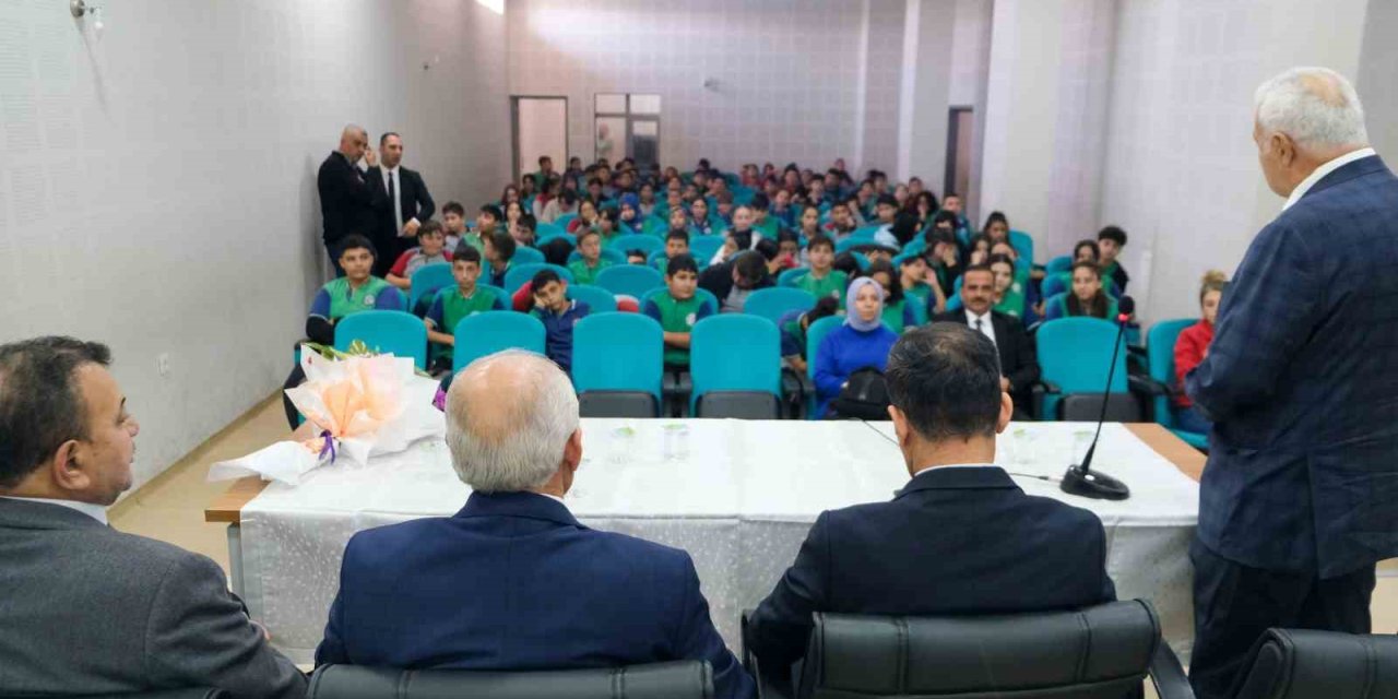 İlk Meslek Tanıtım Toplantısı Şehit Mehmet Erdoğan Ortaokulu’nda Yapıldı