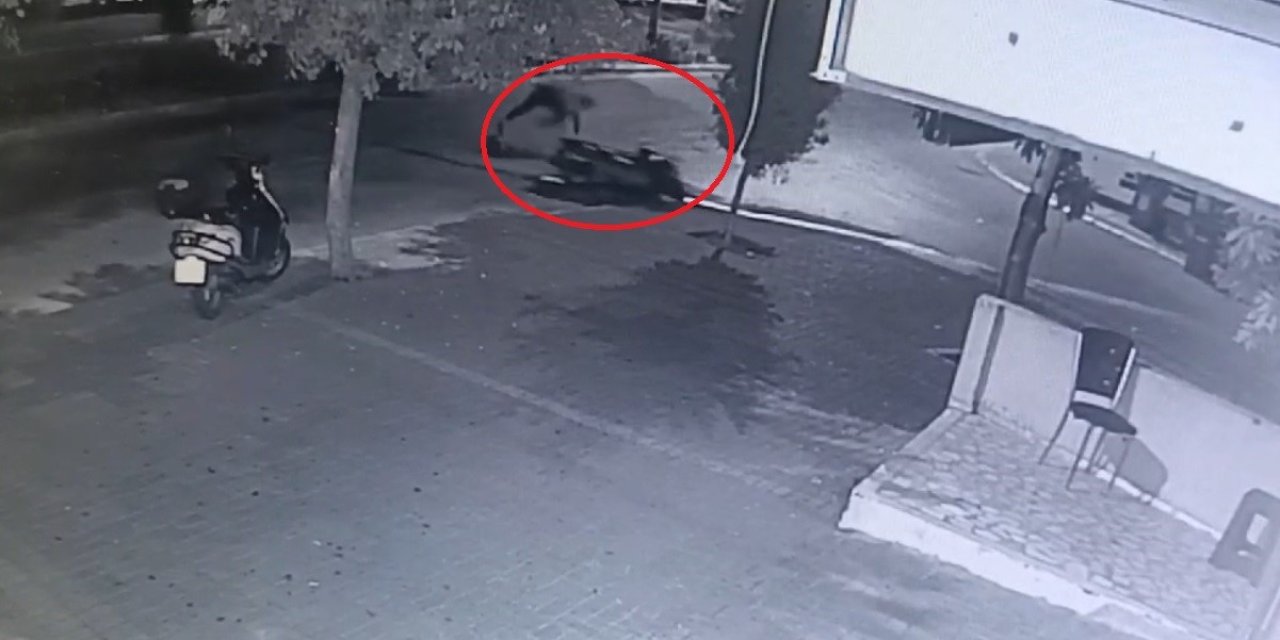Motosikletteki 2 Kişiye Silahlı Saldırının Güvenlik Kamerası Görüntüleri Ortaya Çıktı