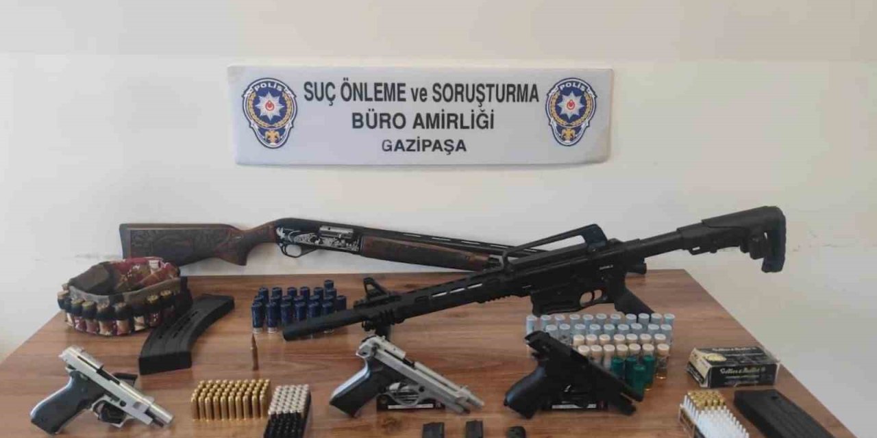Antalya Ve 7 İlçesinde Eş Zamanlı Huzur Operasyonu: Çok Sayıda Ruhsatsız Silah Ele Geçirildi