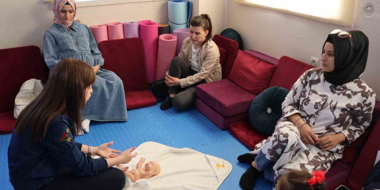 Anne Adayları Anneliği Bu Okulda Öğreniyor