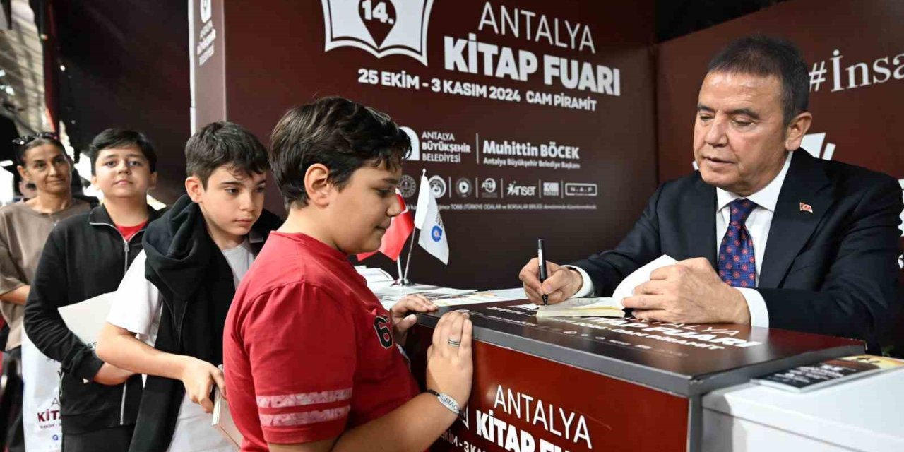 Kitap Fuarı’nda Yerel Yazarlar Okurlarıyla Buluşuyor