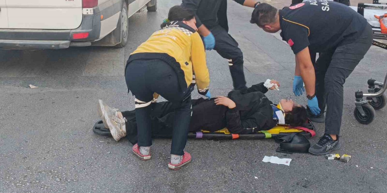 Kırmızı Işık İhlali Kazayı Beraberinde Getirdi, Genç Kız Acı İçerisinde Kaldı